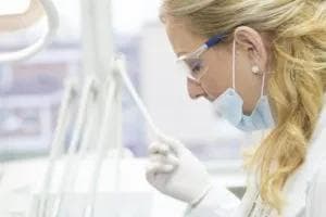 Tannlege med munnbind